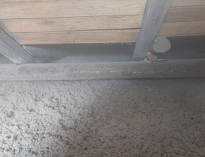 Zateplení stropu rodinného domu pomocí foukané izolace